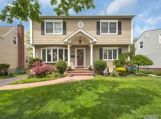 1743 W End Ave, New Hyde Park, NY 11040
