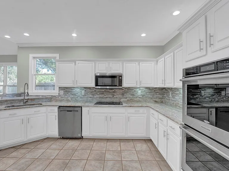 1331 Riding Brook Dr — Photo 15