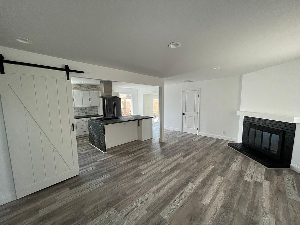 1st image of 7 E Greenbrae Dr