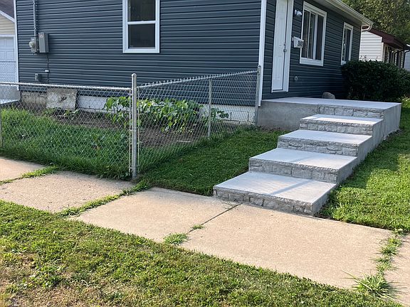 4th image of 28409 Marshall St