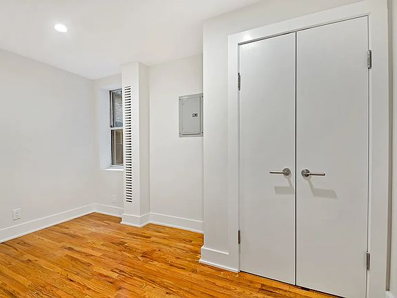 4th image of 98 Christopher St APT 4