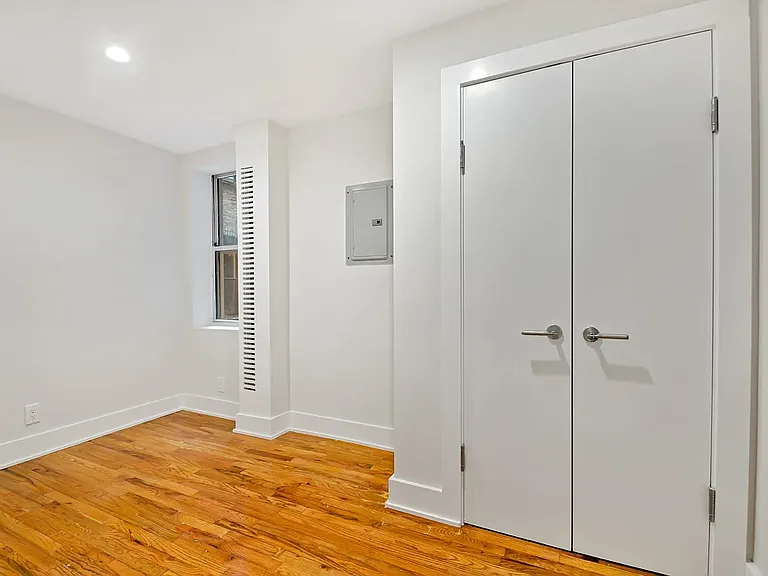 98 Christopher St #4 — Photo 4