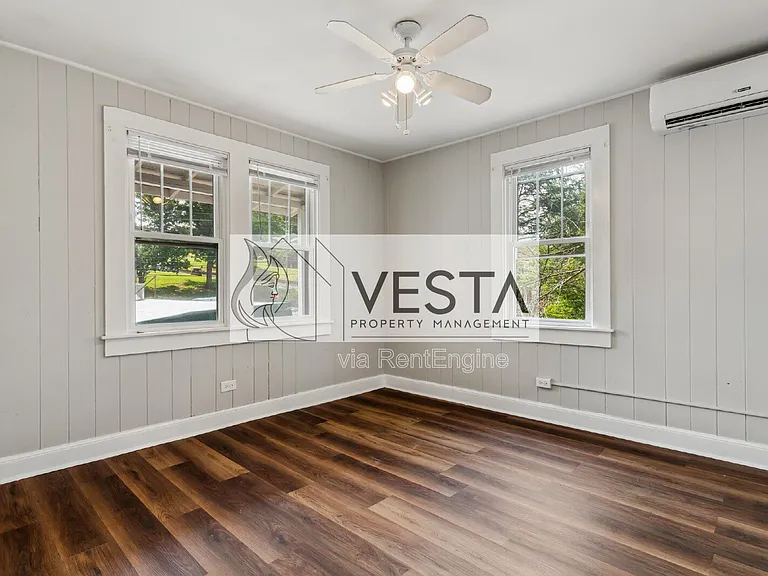 4 Farrwood Ave #8 — Photo 32