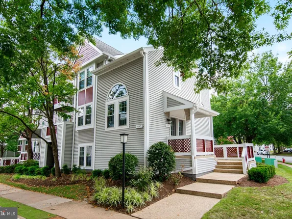 12887 Grays Pointe Rd #12887B, Fairfax, VA 22033