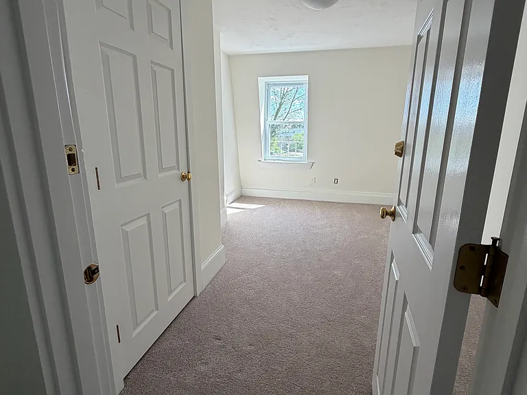 35 Brook St — Photo 8