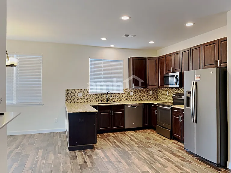 10031 Dillon Cir — Photo 3