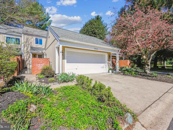 20636 Highland Hall Dr, Montgomery Village, MD 20886