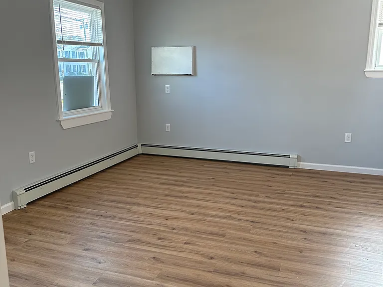 78-80 82 84 Burnside Ave #B — Photo 2
