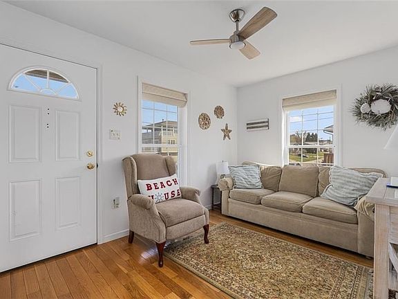 Front sitting area