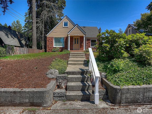 3rd image of 113 Farallone Avenue