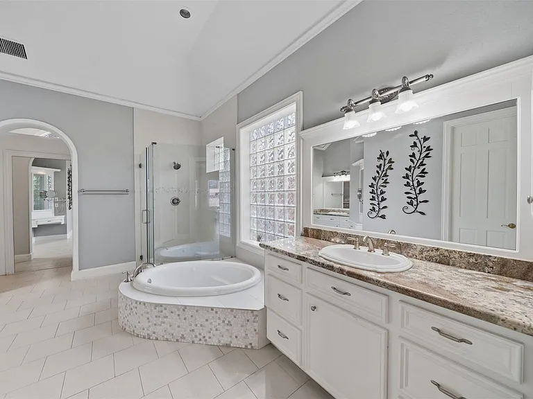 13714 Gainesway Dr — Photo 20