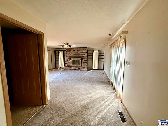 3rd image of 2065 Blue Ridge Dr