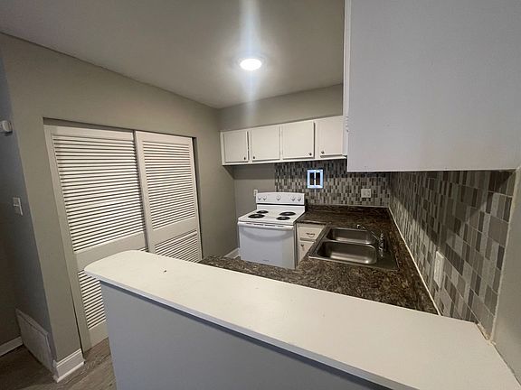 3rd image of 1545 Alexandria Dr #4A