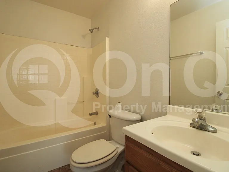 144 W Lincoln Ave — Photo 17