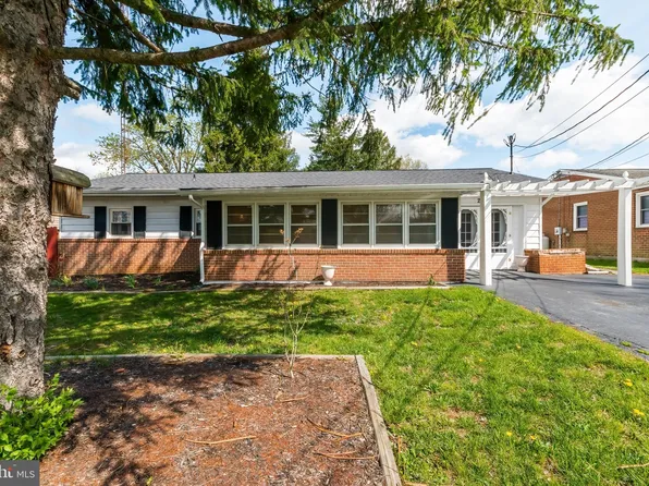 214 Rock Cliff Dr, Martinsburg, WV 25401