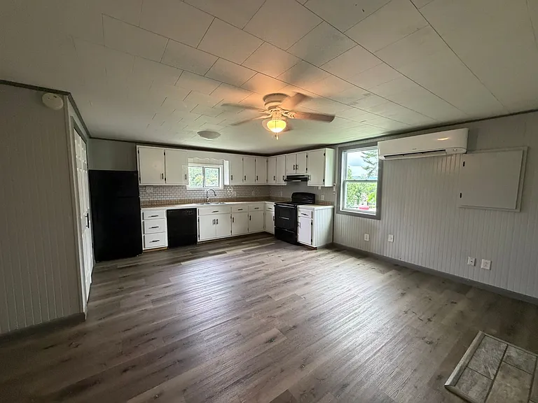 152 Chestnut St — Photo 3