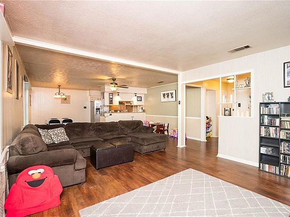 3rd image of 310 E Twilight Dr