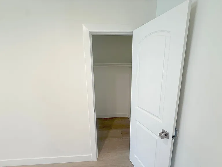 200 E Dryden St — Photo 5