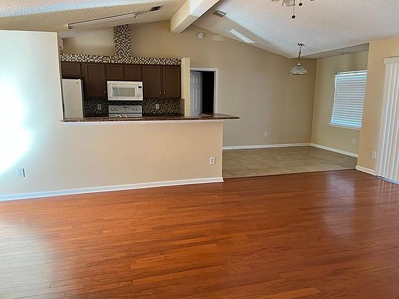 3rd image of 1921 Hawkins Cove Dr W