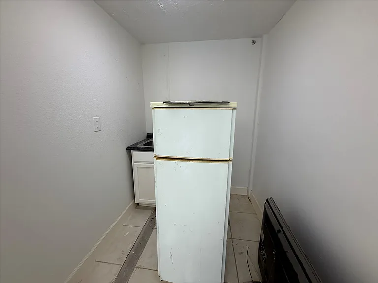 5914 Cullen Blvd — Photo 9