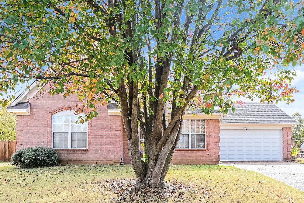 3 bed, 2.0 bath, 1316 sqft, $2,320 — Photo 1