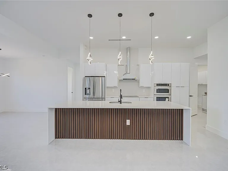3500 33rd St SW — Photo 6
