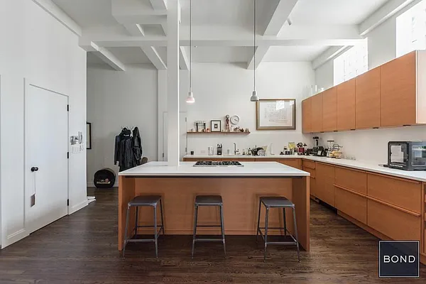 Rented by Bond New York | media 25