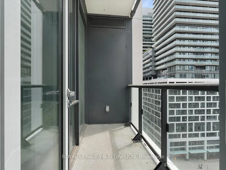 158 Front St E #1018 — Photo 18