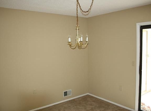3rd image of 505 Larkspur Ln