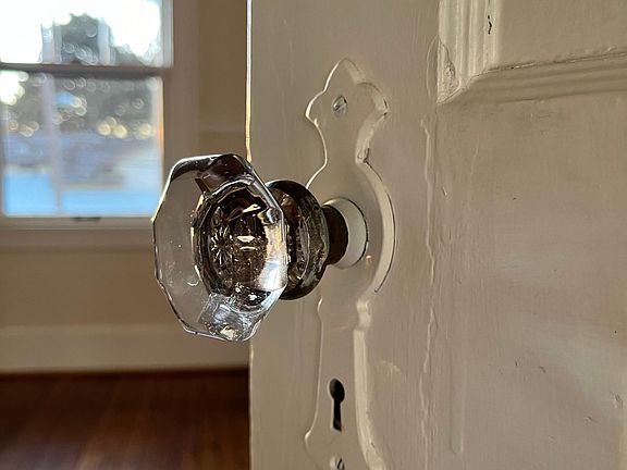 Beautiful original glass knobs throughout upstairs.