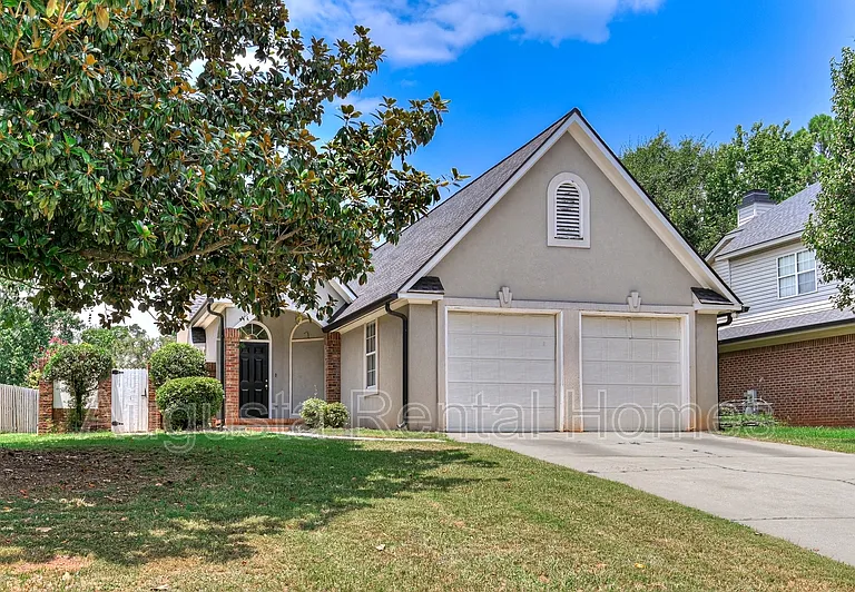 208 Stonington Dr — Photo 1