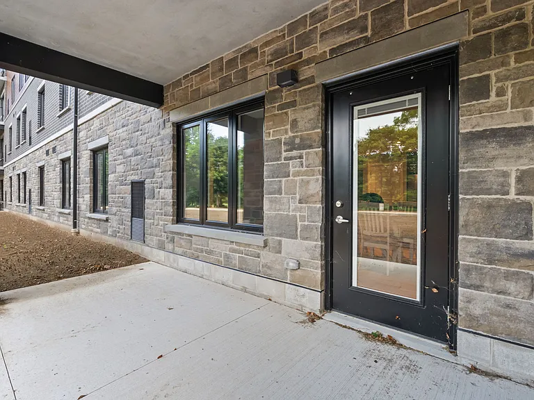 187 Victoria St W #202 — Photo 8