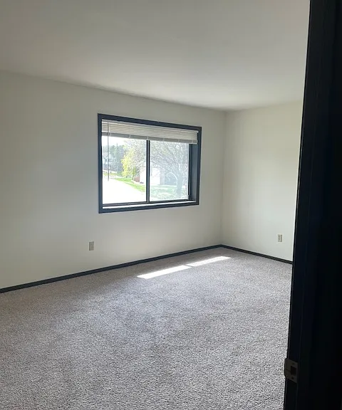 W69N905 Evergreen Ct — Photo 14