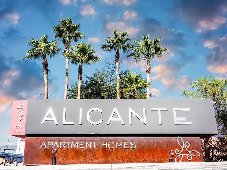 Alicante Apartments — Photo 49