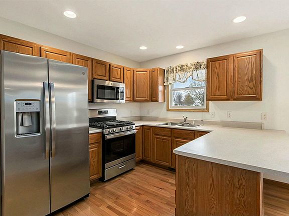 3rd image of 2300 S Hill Dr