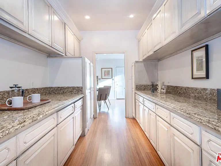 1148 Coldwater Canyon Dr — Photo 12