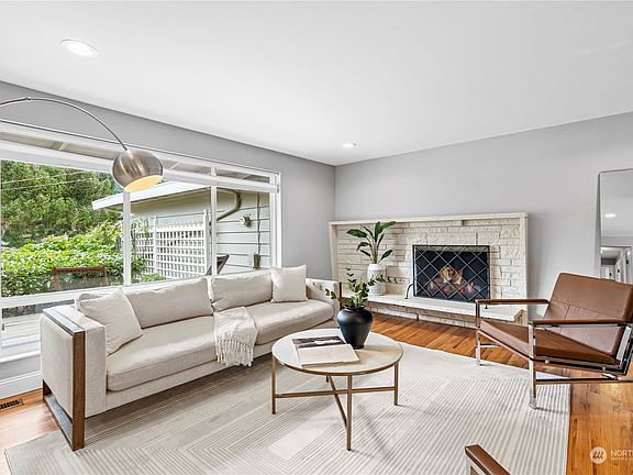 3rd image of 1225 165th Avenue SE