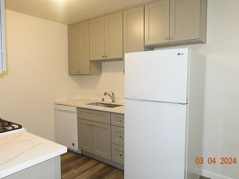 113 Cedar St #2 — Photo 9
