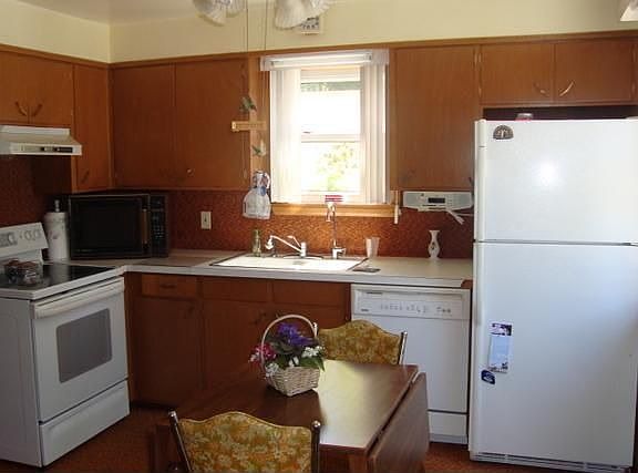 2nd image of 106 S Milwaukee St
