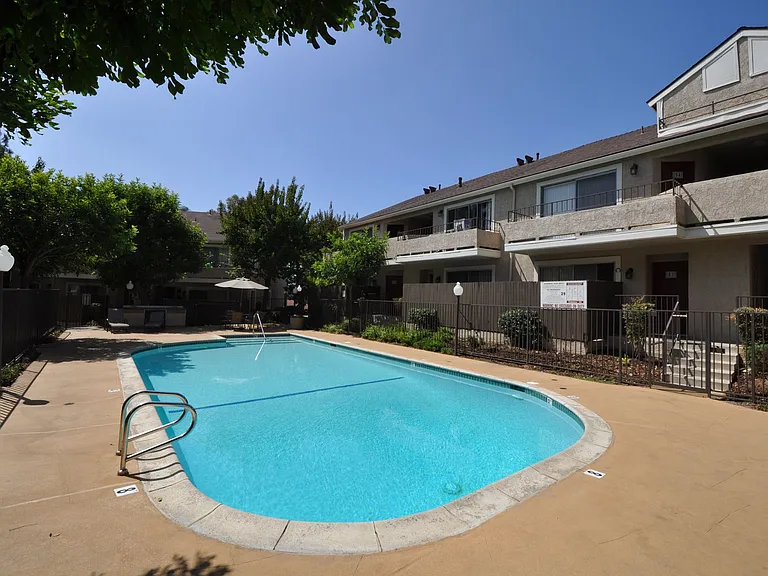 15520 Foothill Blvd — Photo 11