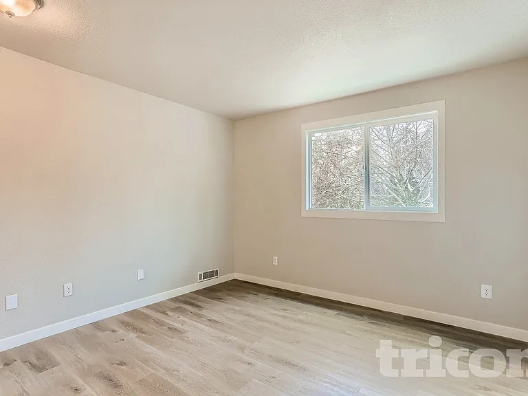 10727 Lake View Dr — Photo 2
