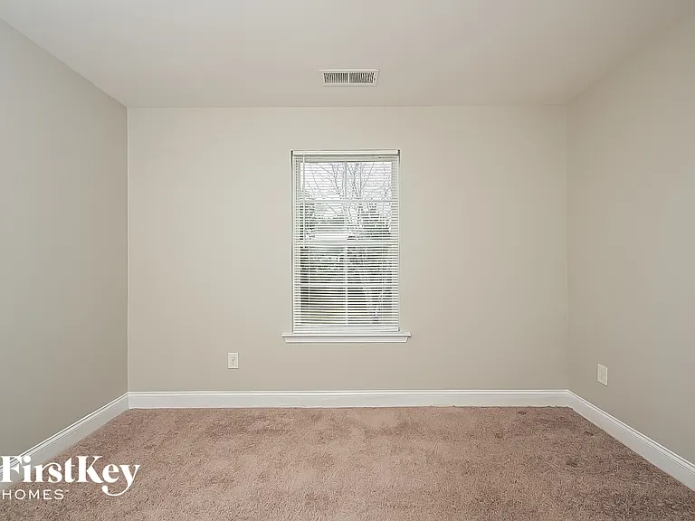 921 Piedmont Dr — Photo 11