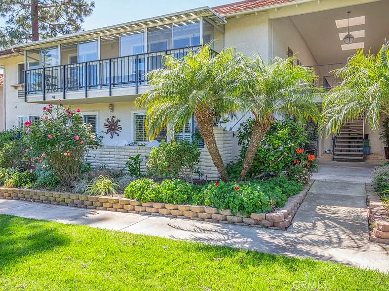 5350 Algarrobo #B — Photo 1
