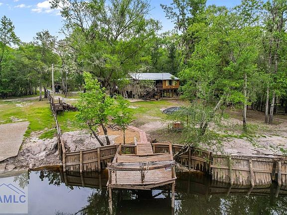 5th image of 10 Cabin Rd