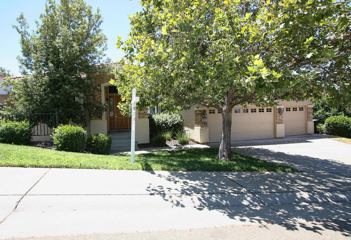 1687 Stronsay Ct photo 1