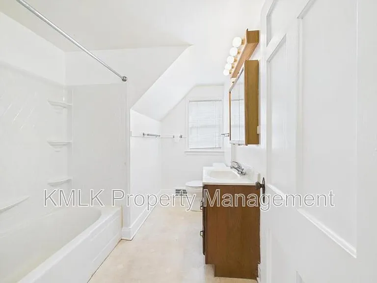 407 Washington St NE — Photo 27