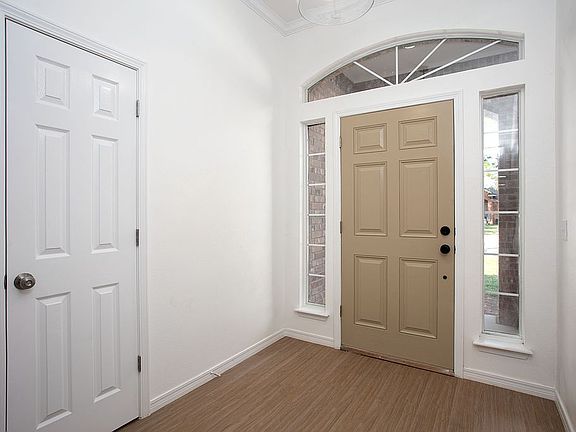 4th image of 5701 Mary Dell Dr