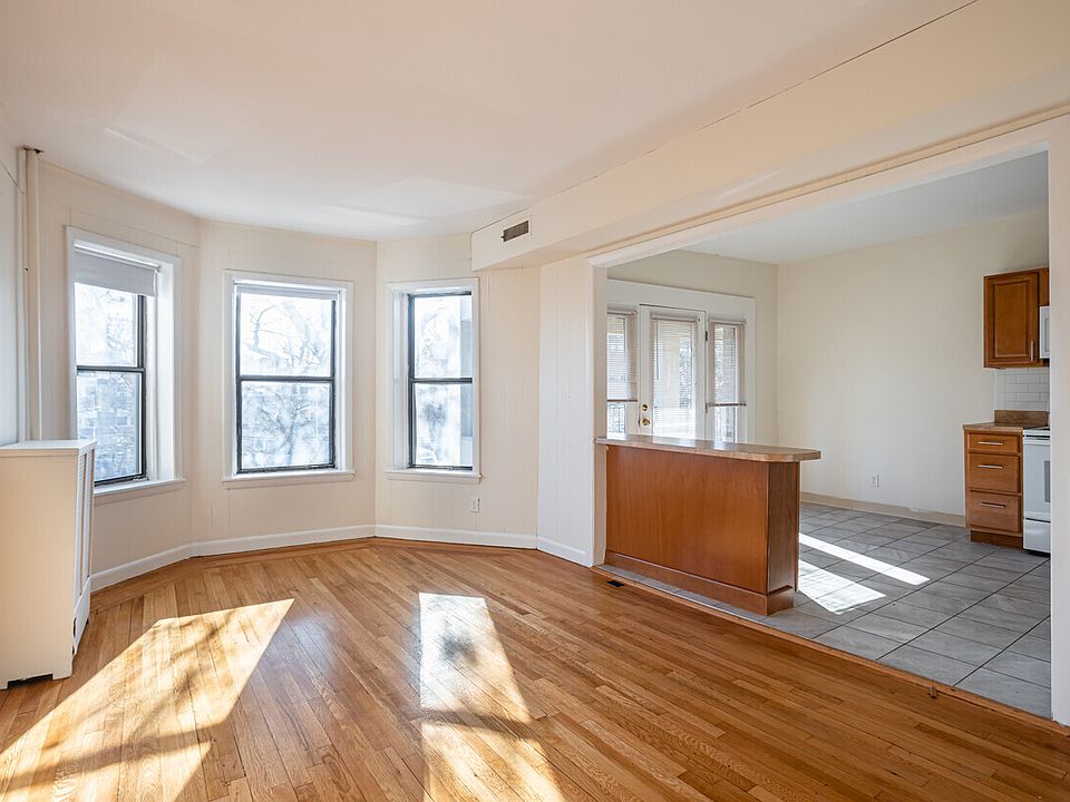 2nd image of 1186 Commonwealth Ave #2S