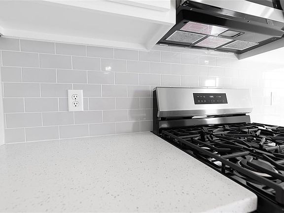 5th image of 2236 NW 170th St