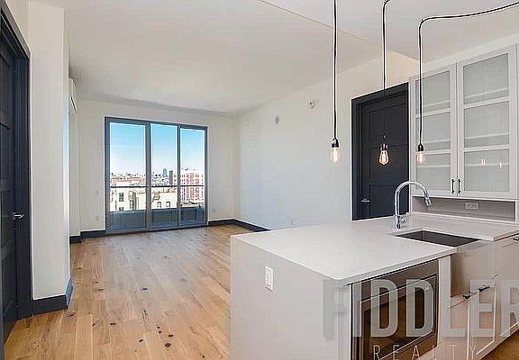 3rd image of 10 Montieth St #700
